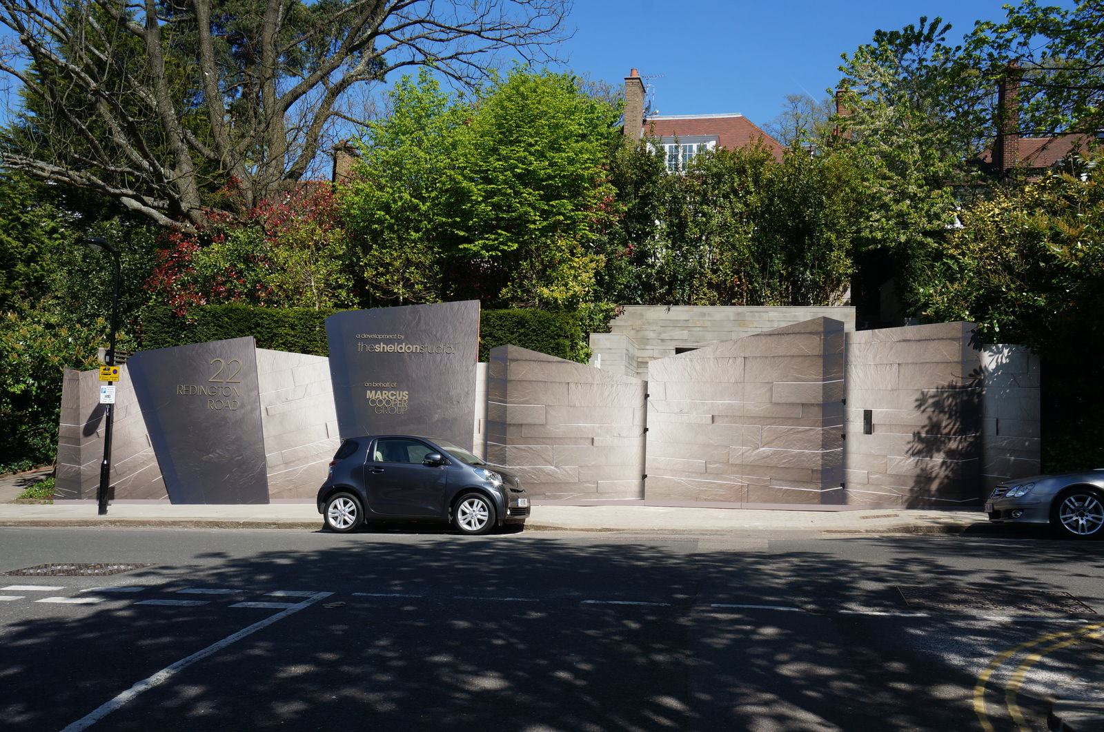 Cut to shape construction hoardings